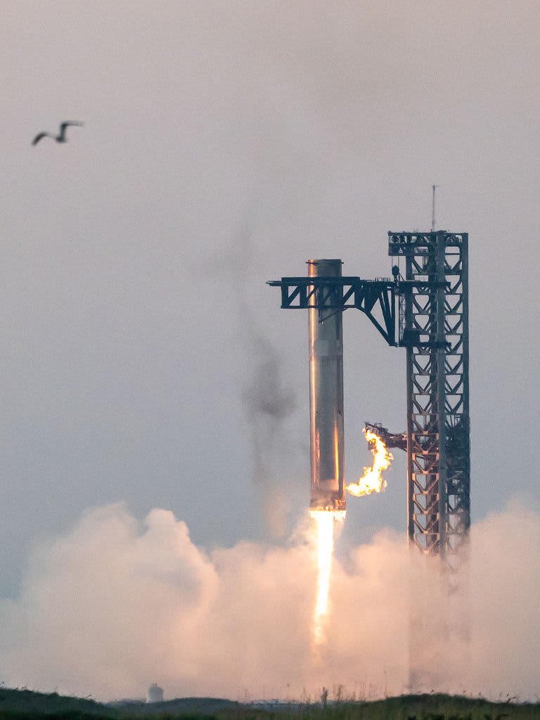 SpaceX’s Starship rocket completes fifth test flight, lands booster in dramatic catch