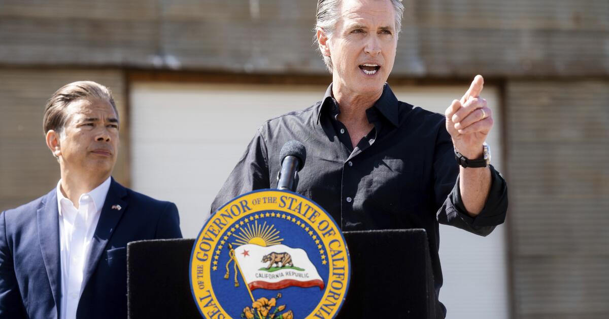 Chabria: Newsom vows Texas will be ‘neutered’ by California. Will voters let him do it?