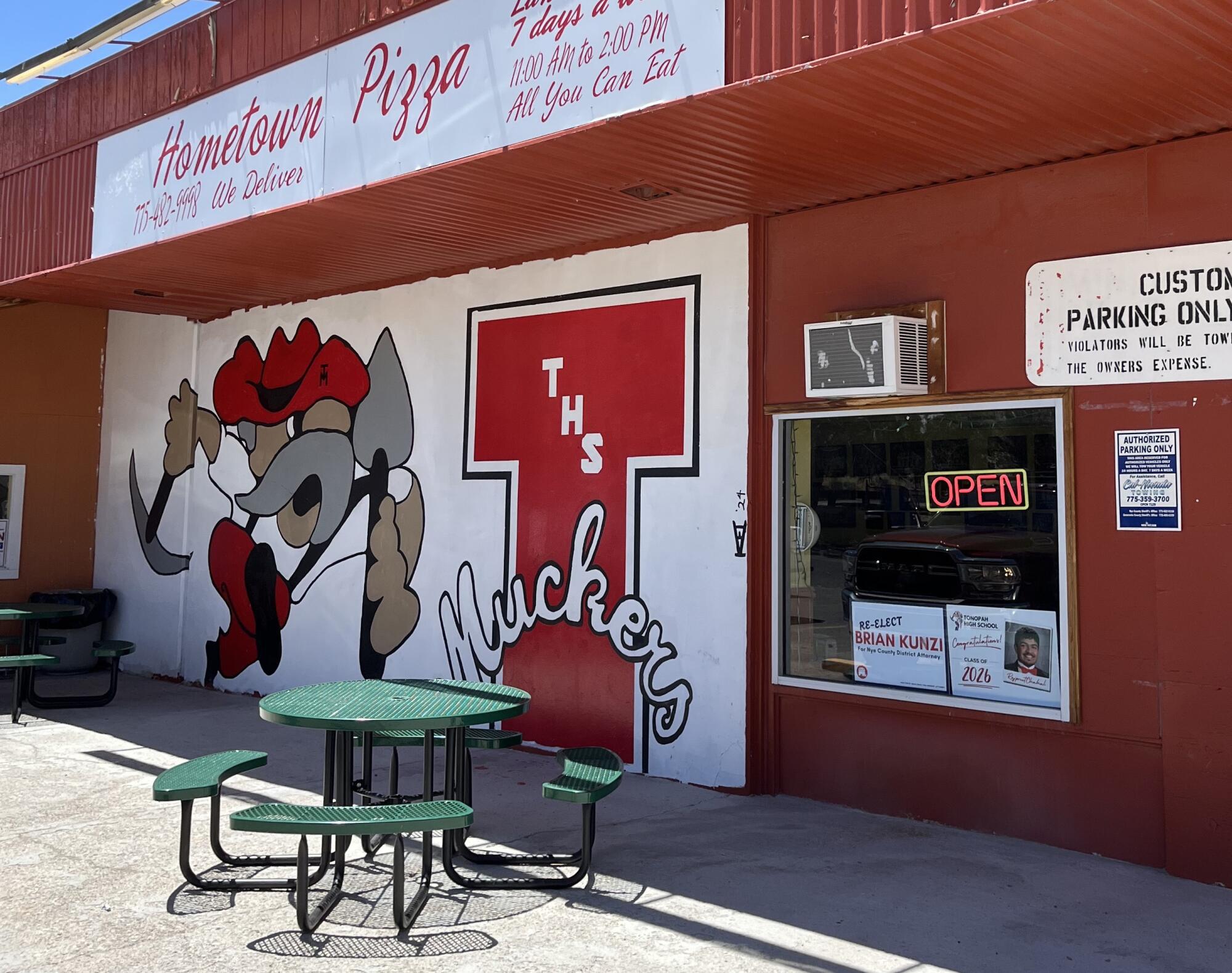 Barabak: This historic Nevada mining town has seen better days. Trump is excavating hope