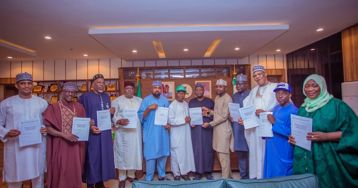Gombe APC candidates get INEC nomination forms