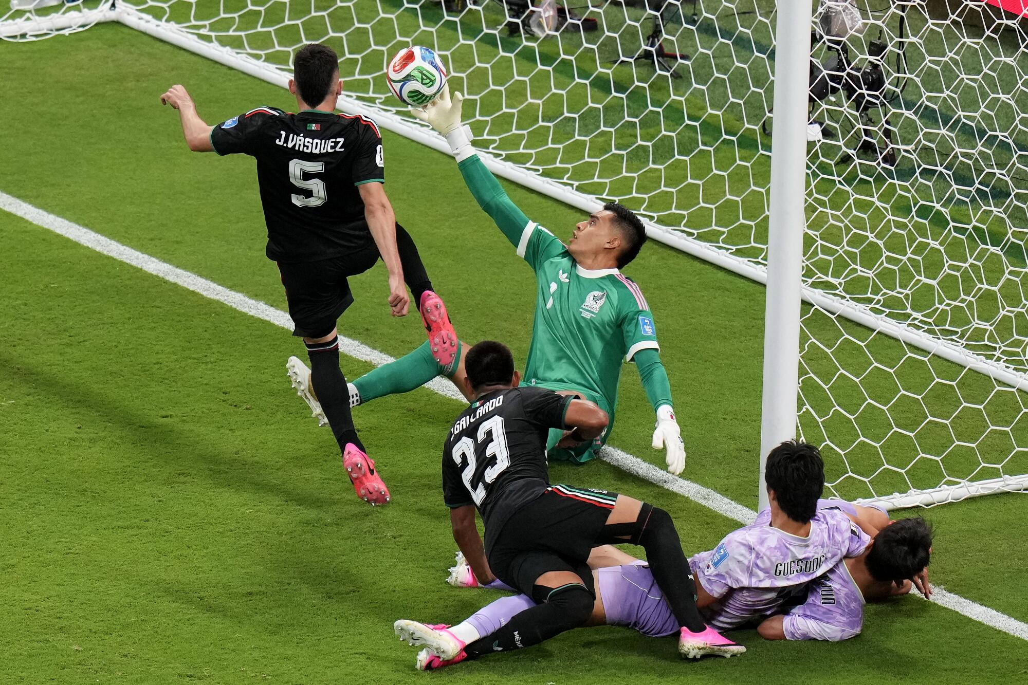 Mexico coach Javier Aguirre answers critics by leading his team to World Cup knockout round