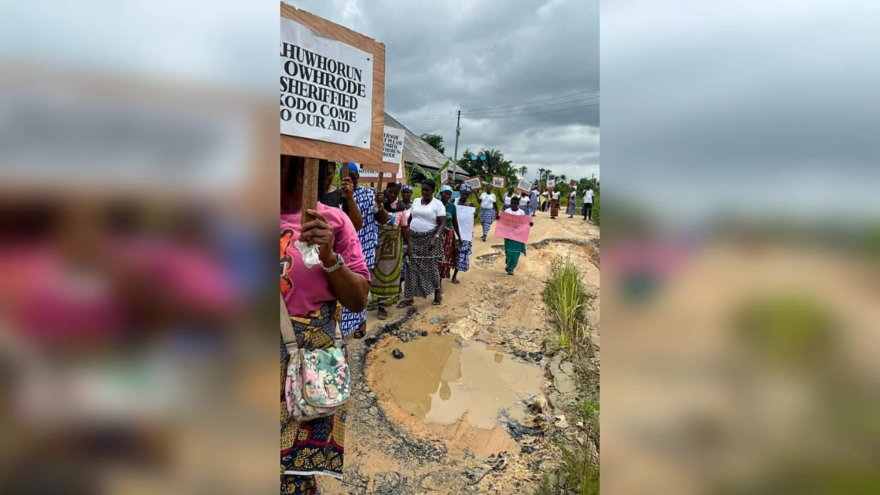 Women protest over deplorable road in Delta