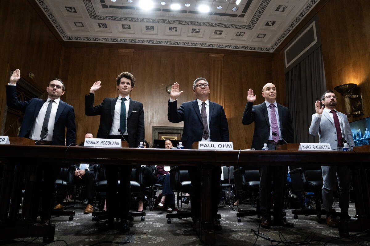 As vote nears, Trump’s AI gamble fuels economic uncertainty